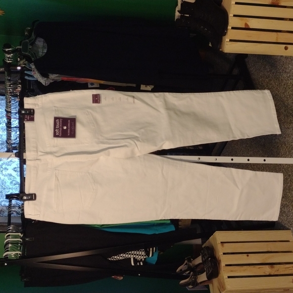 New, Gloria Vanderbilt, white denim pants, size 18 - Picture 2 of 5